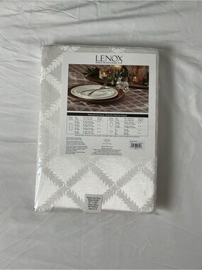 Lenox White Diamond Jacquard Tablecloth - Classic White Dining Linen
